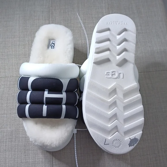 UGG Maxi Slide Logo Women's Slides Slippers White & Black UGG Logo Size 7 New - Picture 2 of 11